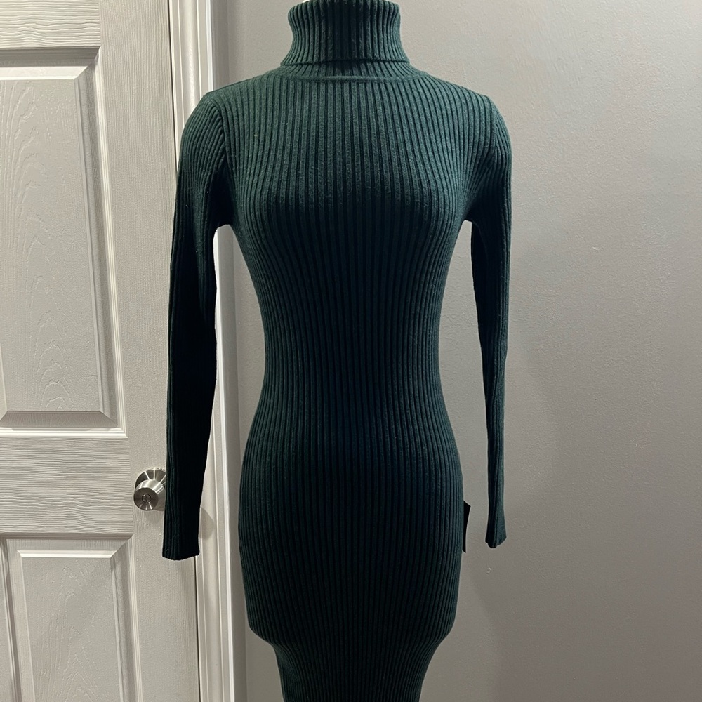 Lulus Ribbed Turtleneck midi Sweater Dress in Dark Green